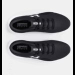 ⁦Under Under Women's UA Surge 4 Running Shoes- حذاء اندر ارمور سيرج 4 للنساء لون أسود⁩ - الصورة ⁦3⁩