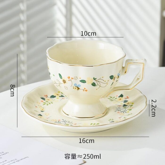 103381246_680ccefcc5d0b مج انجليزي مع صحن بنقشه ورد لون اخضر واصفر - الصورة 1