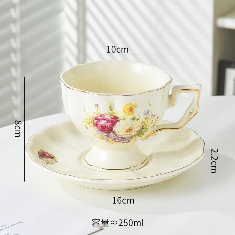 ⁦مج انجليزي مع صحن بنقشه ورد انجليزي⁩ - الصورة ⁦1⁩