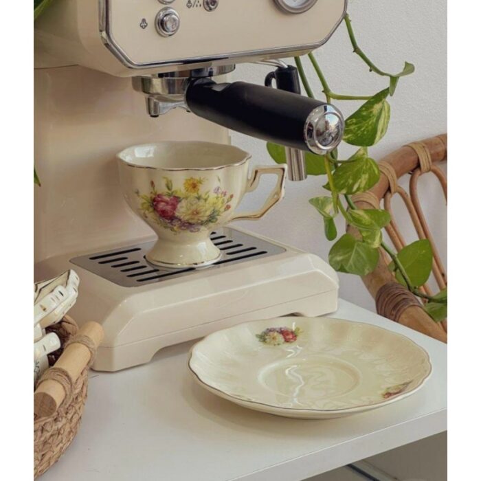 ⁦مج انجليزي مع صحن بنقشه ورد انجليزي⁩ - الصورة ⁦2⁩