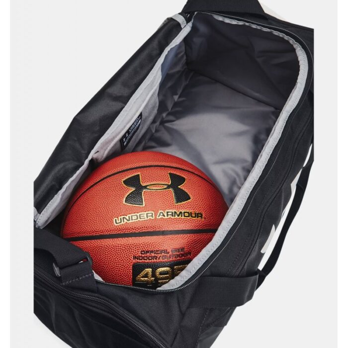 ⁦Under Armour Undeniable 5.0 Small Duffle Bag - حقيبة أندر آرمر يودينابل 5.0 سمول دافل لون أسود⁩ - الصورة ⁦4⁩