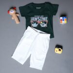 ⁦طقم قطعتين تيشيرت وشورت للأطفال لون أخضر وأبيض⁩ - الصورة ⁦2⁩