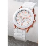 ساعة يد فخمة  للصبايا مع سير سيليكون- لون أبيض