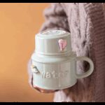 ⁦مج (كوب ) مع غطاء لون فيروزي⁩ - الصورة ⁦7⁩