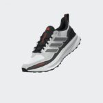 ⁦adidas Mens' ULTRARUN 5 TR Shoes - White- حذاء اديداس ألترا رن 5 تي ار للرجال لون أبيض⁩ - الصورة ⁦12⁩