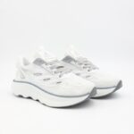 حذاء رياضي للجنسين لون أبيض ورمادي