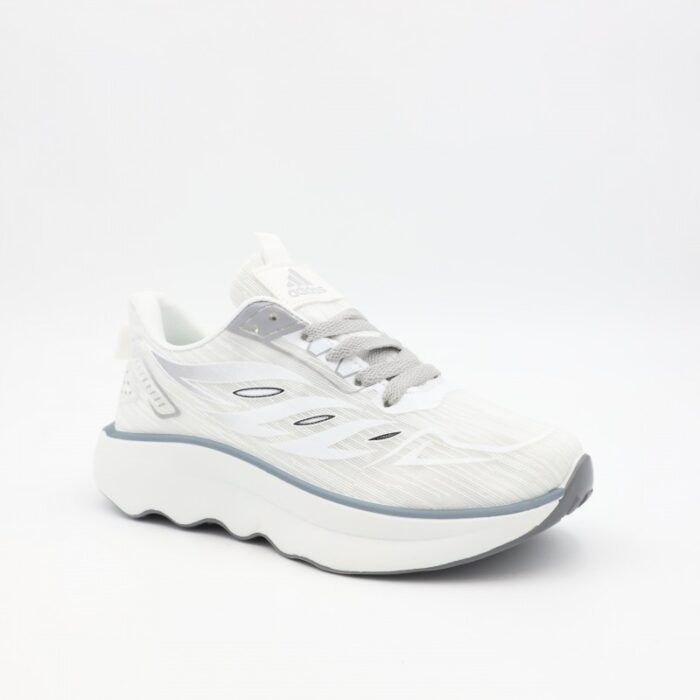 ⁦حذاء رياضي للجنسين لون أبيض ورمادي⁩ - الصورة ⁦2⁩