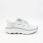 ⁦حذاء رياضي للجنسين لون أبيض ورمادي⁩ - الصورة ⁦3⁩