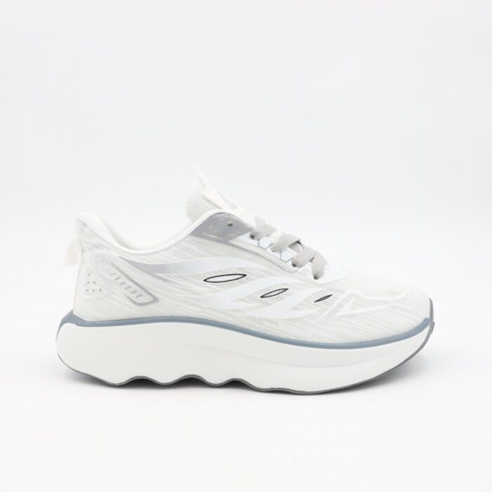 ⁦حذاء رياضي للجنسين لون أبيض ورمادي⁩ - الصورة ⁦3⁩