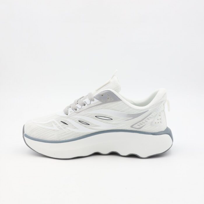 ⁦حذاء رياضي للجنسين لون أبيض ورمادي⁩ - الصورة ⁦5⁩