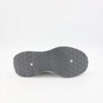 ⁦حذاء رياضي للجنسين لون أبيض ورمادي⁩ - الصورة ⁦6⁩