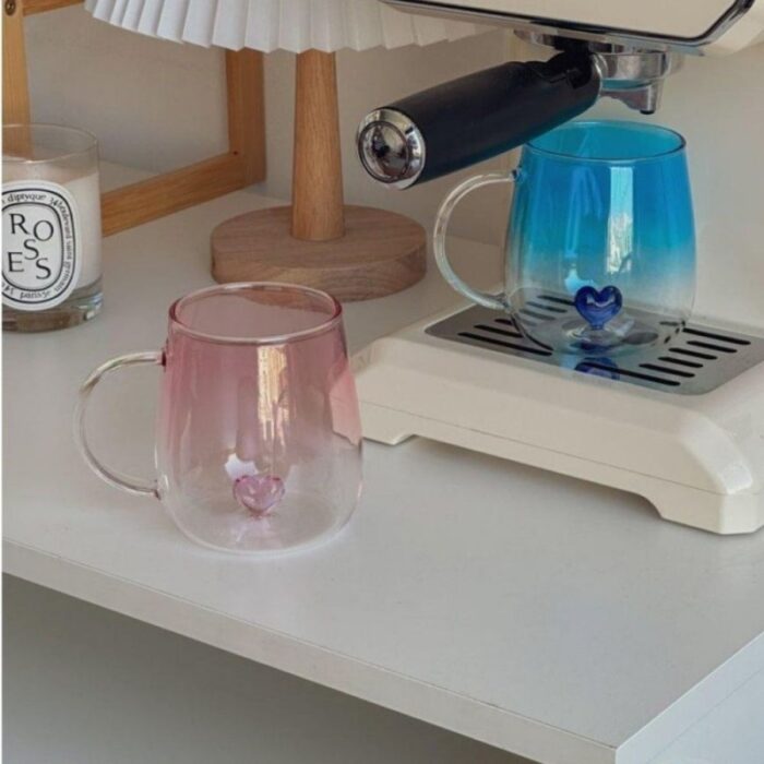 103377472_6833495502c47 مج شفاف بداخله قلب لون كحلي - الصورة 1