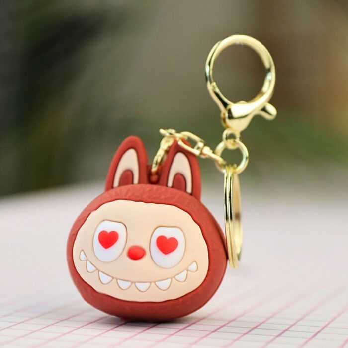 ⁦ميدالية بتصميم وجه مع عيون بارزة - حسب اللون المتوفر⁩ - الصورة ⁦3⁩