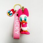 ميدالية بتصميم بطوطة لون زهري