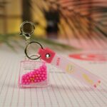 ⁦ميدالية بتصميم شنتة خرز - حسب اللون المتوفر⁩ - الصورة ⁦3⁩