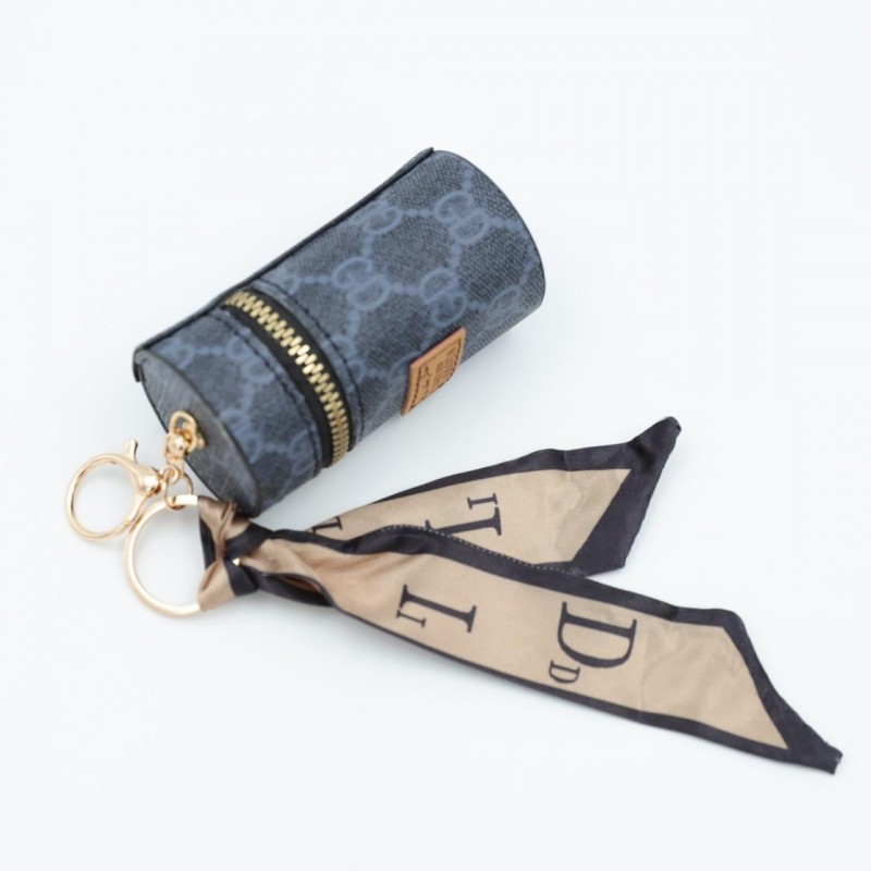 103381573_68151e4e232ac ميدالية جزدان بتصميم جوتشي لون كحلي - الصورة 1