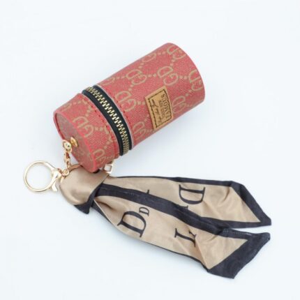 ميدالية جزدان بتصميم جوتشي لون أحمر