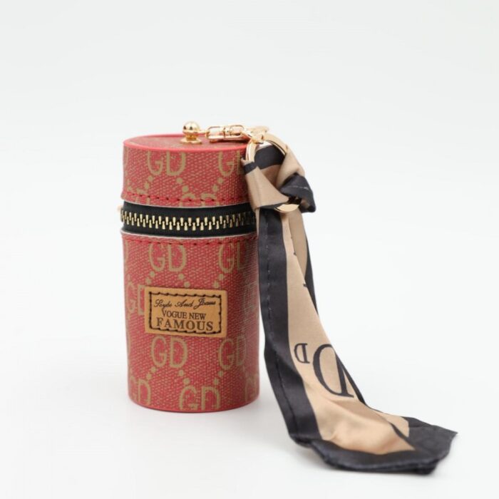 ⁦ميدالية جزدان بتصميم جوتشي لون أحمر⁩ - الصورة ⁦3⁩