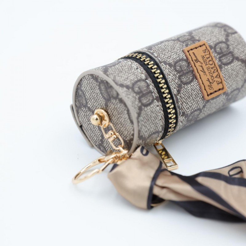 103381575_68151e509fc90 ميدالية جزدان بتصميم جوتشي لون بني غامق - الصورة 1