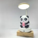 مصباح مكتبي بتصميم باندا لون أبيض