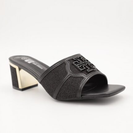 بابوج أنيق مع كعب متوسط يناسب الإطلالات الصيفية الكاجوال والأنيقة