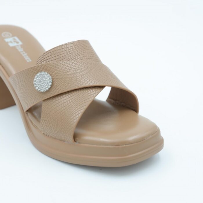 ⁦بابوج أنيق مع كعب متوسط يناسب الإطلالات الصيفية الكاجوال والأنيقة⁩ - الصورة ⁦5⁩