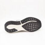 ⁦حذاء سبورت مريح و انيق و عملي سهل الارتداء للصبايا⁩ - الصورة ⁦5⁩