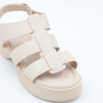 ⁦صندل ستاتي بنعل متوسط مع اشرطة مريح و عملي⁩ - الصورة ⁦6⁩