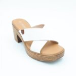 ⁦بابوج أنيق مع كعب متوسط ونقشة خشبية على النعل يناسب الإطلالات الصيفية الكاجوال والأنيقة⁩ - الصورة ⁦5⁩