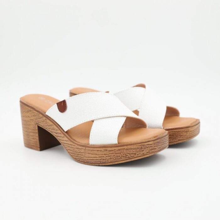 ⁦بابوج أنيق مع كعب متوسط ونقشة خشبية على النعل يناسب الإطلالات الصيفية الكاجوال والأنيقة⁩ - الصورة ⁦6⁩