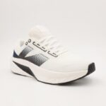 حذاء سبورت لون أبيض عملي ومريح