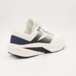 ⁦حذاء سبورت لون أبيض عملي ومريح⁩ - الصورة ⁦3⁩