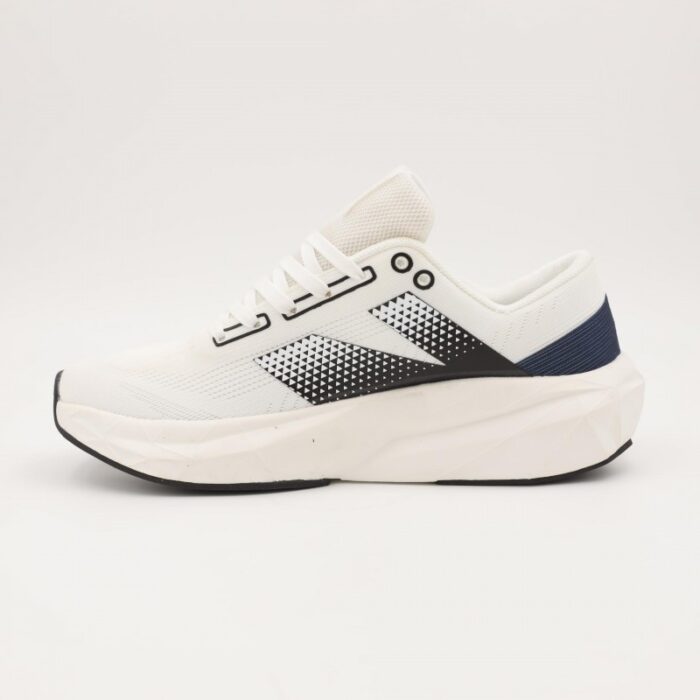 ⁦حذاء سبورت لون أبيض عملي ومريح⁩ - الصورة ⁦4⁩