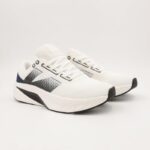 ⁦حذاء سبورت لون أبيض عملي ومريح⁩ - الصورة ⁦6⁩