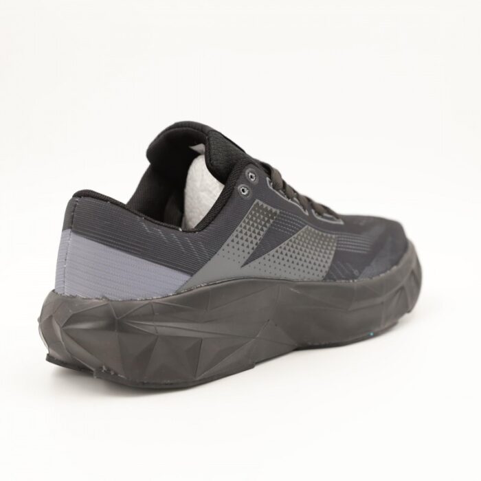 ⁦حذاء سبورت لون أسود عملي ومريح⁩ - الصورة ⁦3⁩