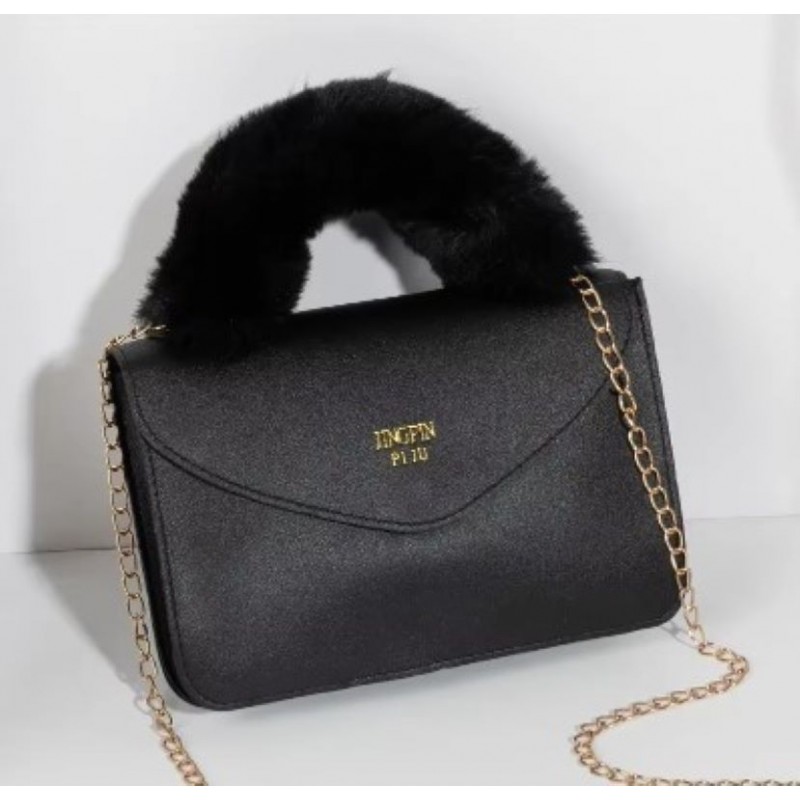 ⁦شنطة  صغيرة للصبايا والاطفال أنيقة من الفرو الصناعي الناعم بمقبض يد علوي وسلسة كتف ذهبية - ارتفاع 15 سم وعرض 21 سم - لون أسود⁩ - الصورة ⁦1⁩