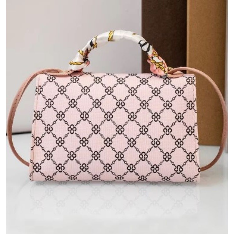 ⁦شنطة صغيرة مربعة أنيقة مع وشاح ملون للفتيات والصبايا- جلد - ارتفاع 12 سم وعرض 18 سم - لون زهري فاتح⁩ - الصورة ⁦1⁩