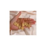 ⁦قلادة مربعة فخمة للنساء حرف S - مطلية بالذهب ومصنوعة من الستانلس ستيل المقاوم للصدأ⁩ - الصورة ⁦2⁩