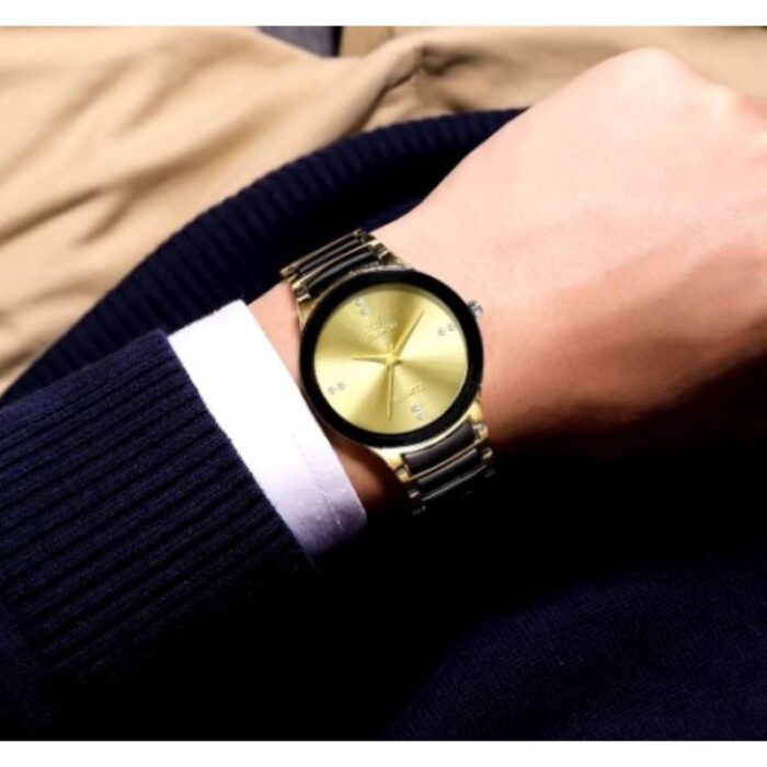 103382276_6833578687e68 ساعة يد رجالية عالية الجودة كوارتز دائرية مصنوعة من الستانلس ستيل المقاوم للصدأ- لون أسود وذهبي وأرضية ذهبية ماركة ORLANDO - الصورة 1