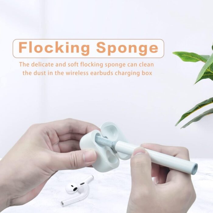 ⁦قلم تنظيف سماعات الاذن ايربودز متعددة الوظائف 3 في 1 مع فرشاة ناعمة مصنوع من معدن ومطاط وإسفنج من الألياف الدقيقة⁩ - الصورة ⁦6⁩