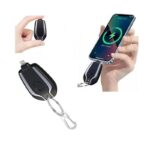 ⁦باور بانك مدخل ايفون على شكل ميدالية مفاتيح محمول حجم صغير وخفيف الوزن سعة 2000 ميلي أمبير لون زهري/ أسود حصريًا في مارت⁩ - الصورة ⁦2⁩