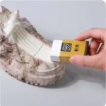 ⁦ممحاة الأحذية السحرية تنظف الأحذية من الاوساخ والبقع دون الحاجة الى الماء⁩ - الصورة ⁦2⁩