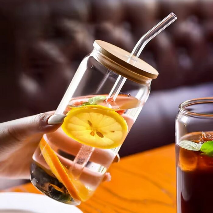 ⁦كاسة زجاج مع غطاء خشب ومصاصة⁩ - الصورة ⁦2⁩