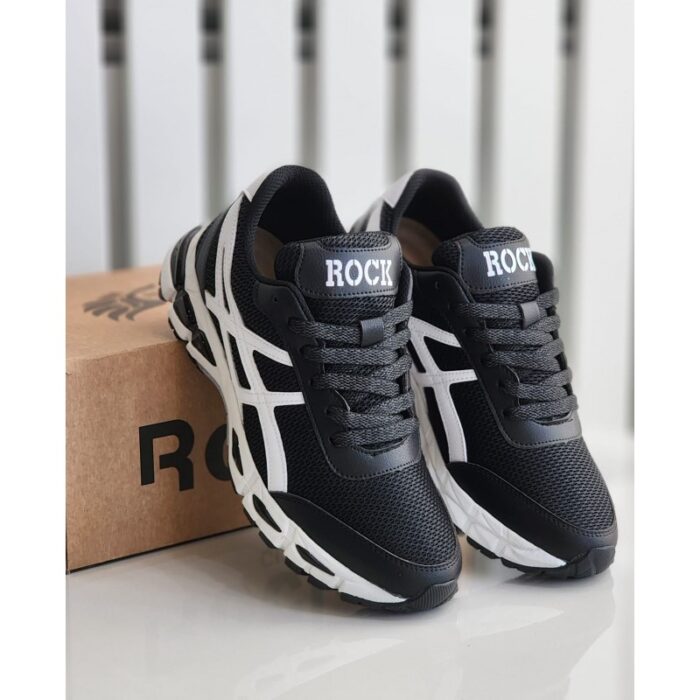 ⁦حذاء رياضي للرجال لون أسود ونعل أبيض⁩ - الصورة ⁦2⁩