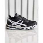 ⁦حذاء رياضي للرجال لون أسود ونعل أبيض⁩ - الصورة ⁦5⁩