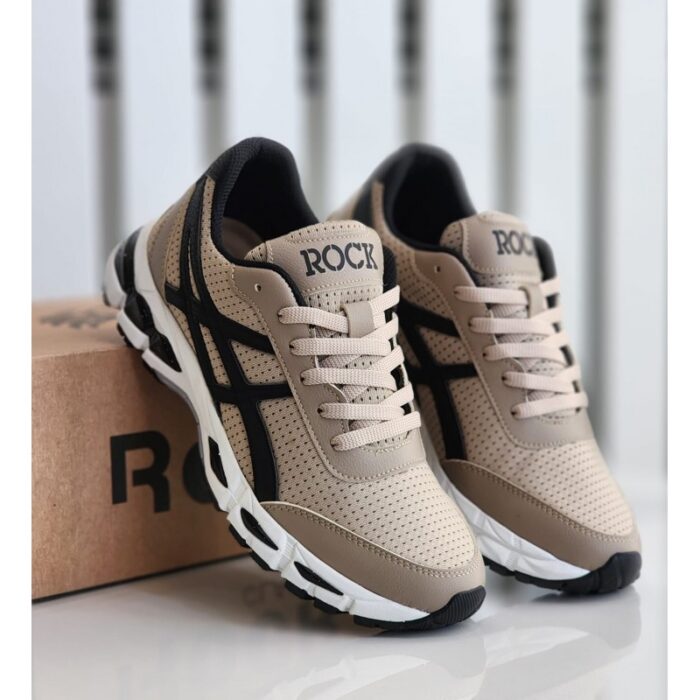 103382840_68335c2fc1af9 حذاء رياضي للرجال لون بيج ونعل أبيض - الصورة 1