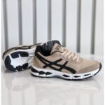 ⁦حذاء رياضي للرجال لون بيج ونعل أبيض⁩ - الصورة ⁦2⁩