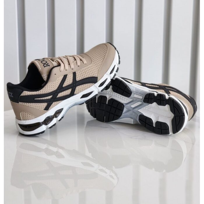 ⁦حذاء رياضي للرجال لون بيج ونعل أبيض⁩ - الصورة ⁦3⁩
