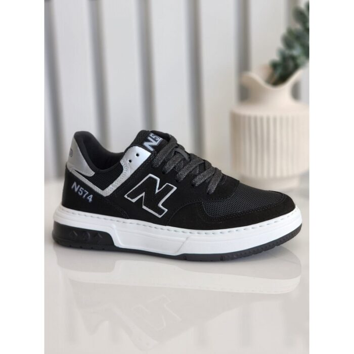 ⁦حذاء رياضي للرجال لون أسود ونعل أبيض⁩ - الصورة ⁦3⁩