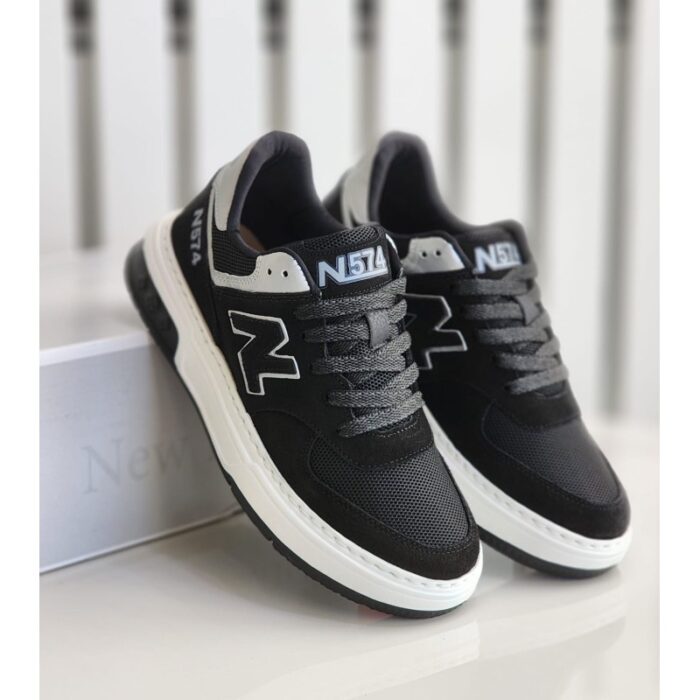 ⁦حذاء رياضي للرجال لون أسود ونعل أبيض⁩ - الصورة ⁦4⁩